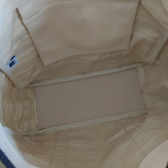 Gap tote - Picture 2 of 3